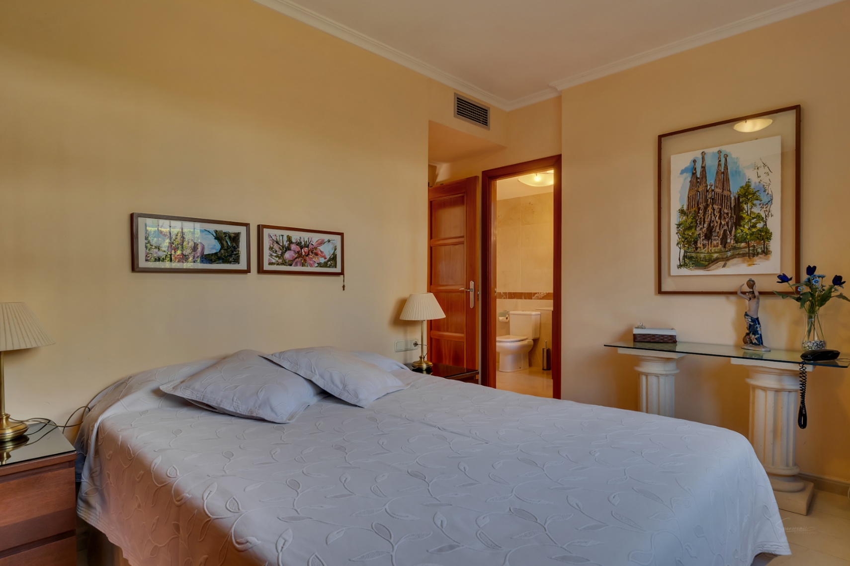 Vijf-kamerappartement met grote tuin, gelegen in een geweldige buurt van Jávea.