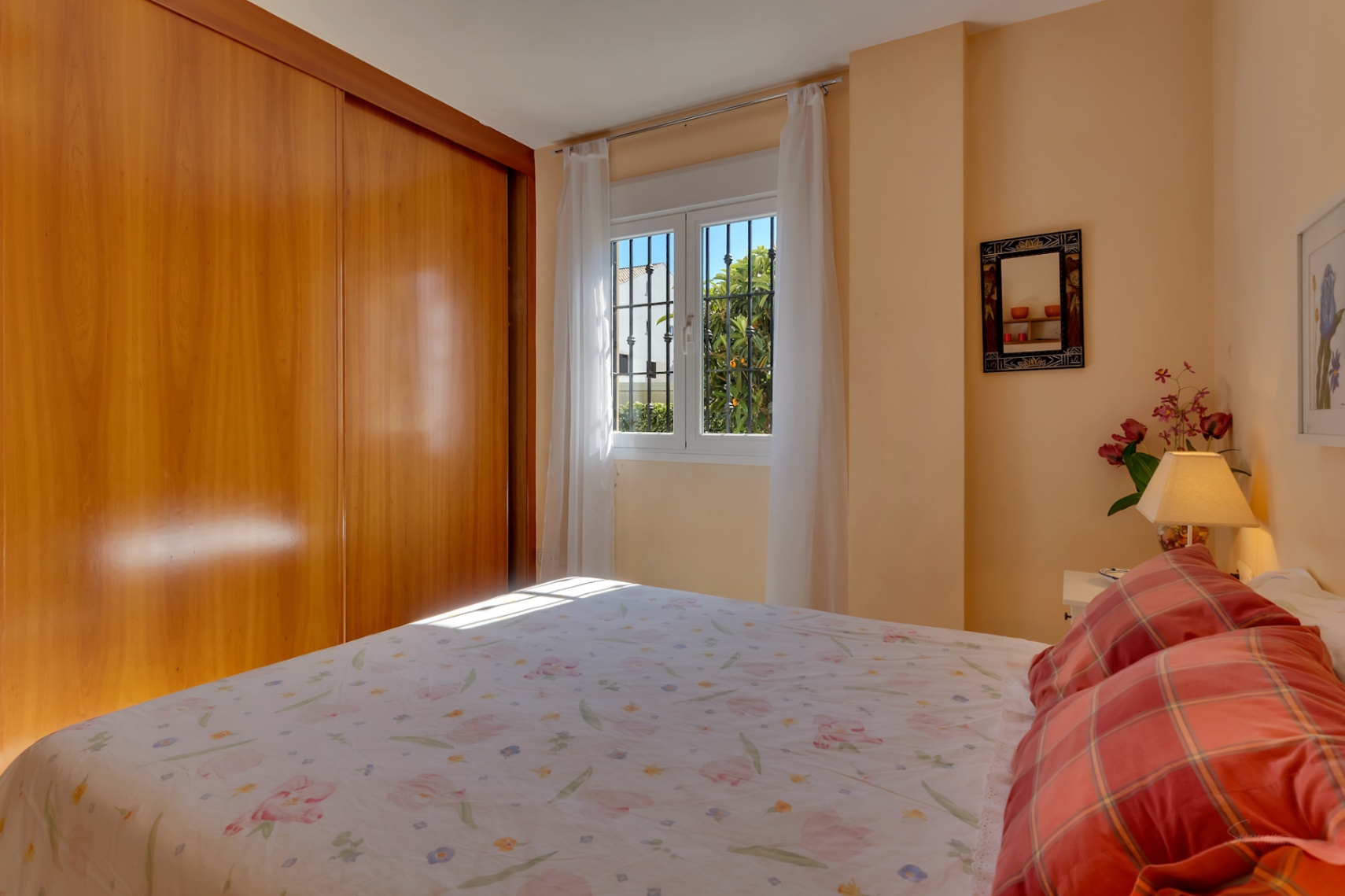 Vijf-kamerappartement met grote tuin, gelegen in een geweldige buurt van Jávea.