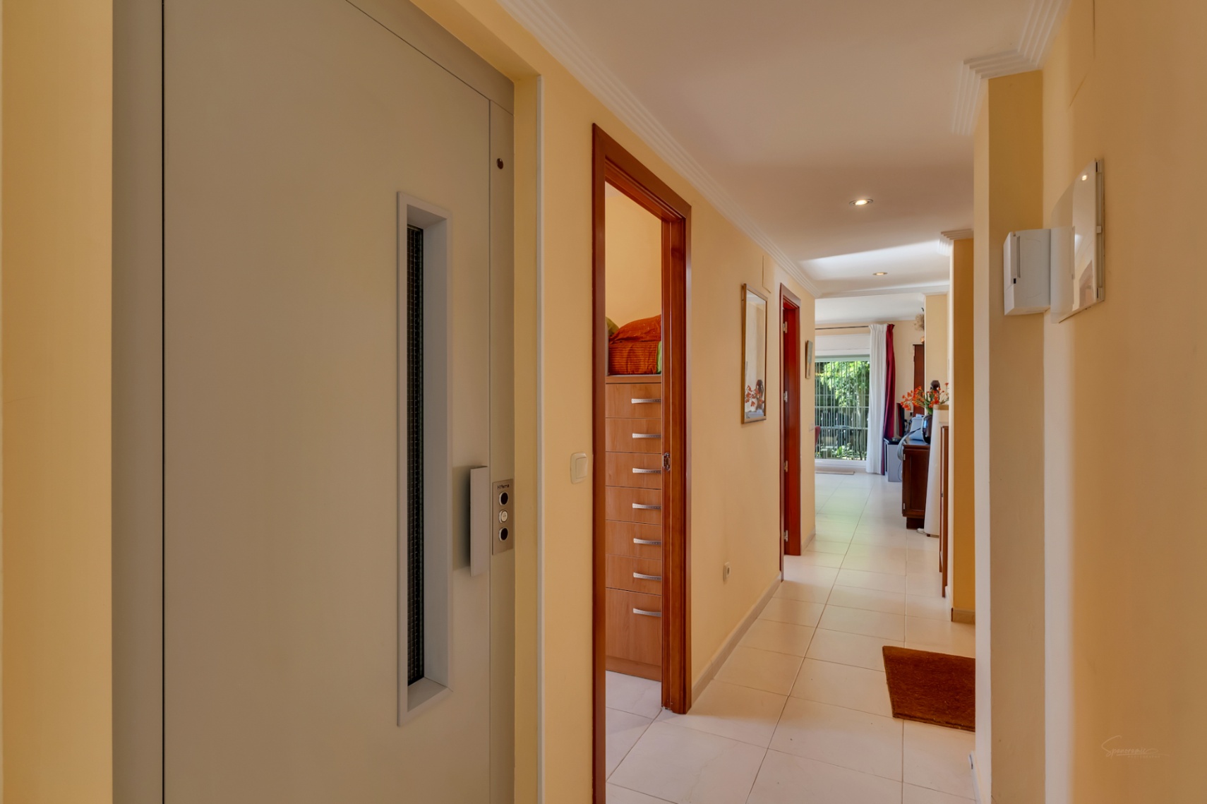 Vijf-kamerappartement met grote tuin, gelegen in een geweldige buurt van Jávea.