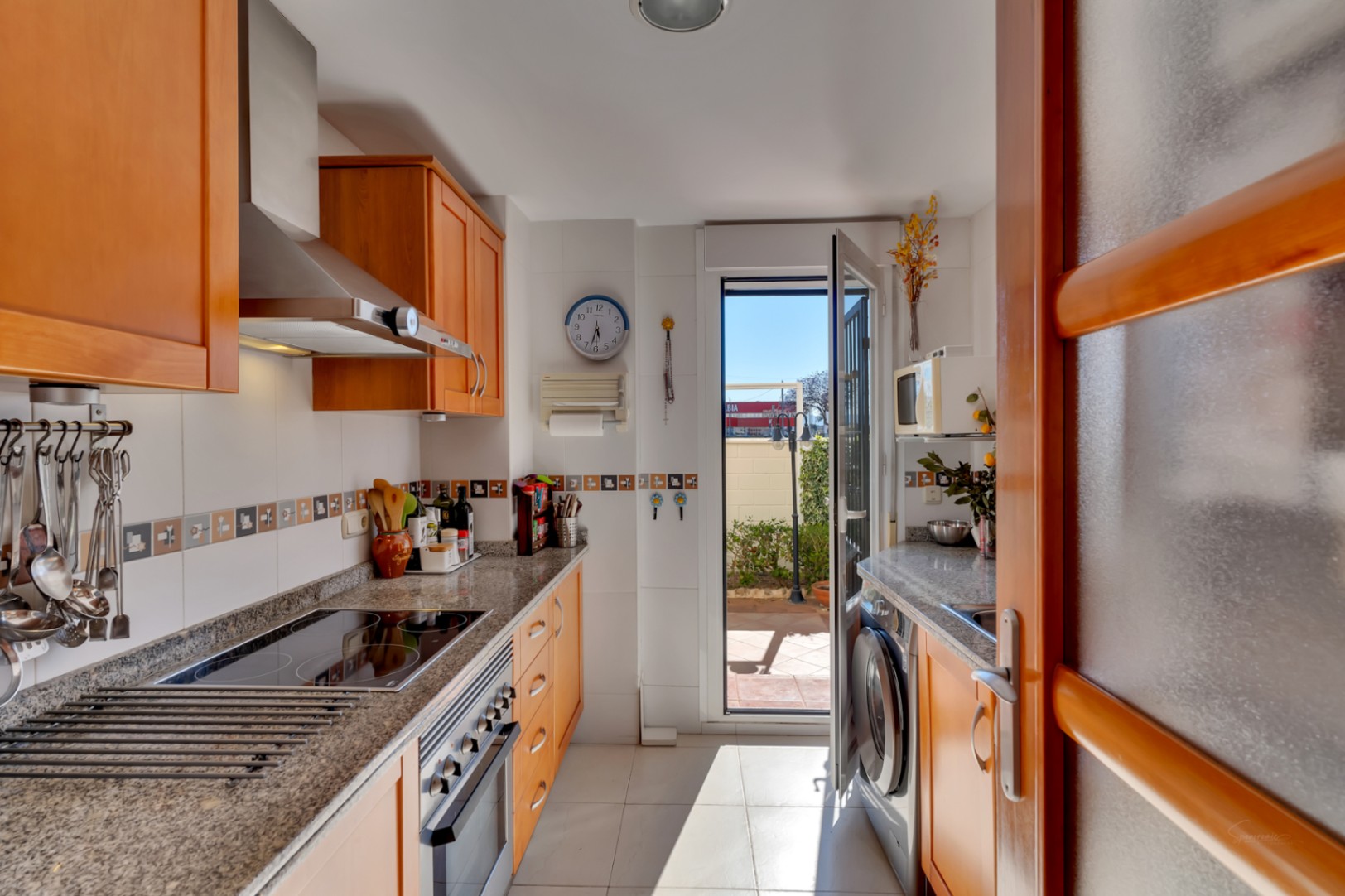 Vijf-kamerappartement met grote tuin, gelegen in een geweldige buurt van Jávea.