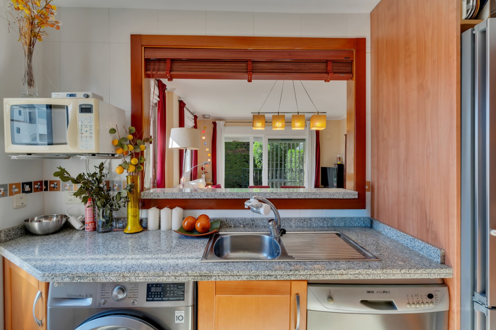 Vijf-kamerappartement met grote tuin, gelegen in een geweldige buurt van Jávea.