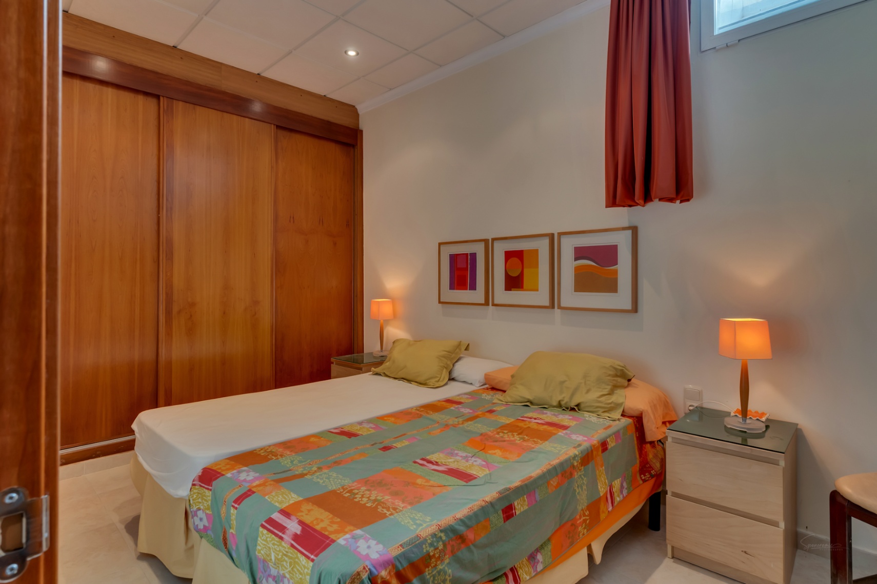 Vijf-kamerappartement met grote tuin, gelegen in een geweldige buurt van Jávea.