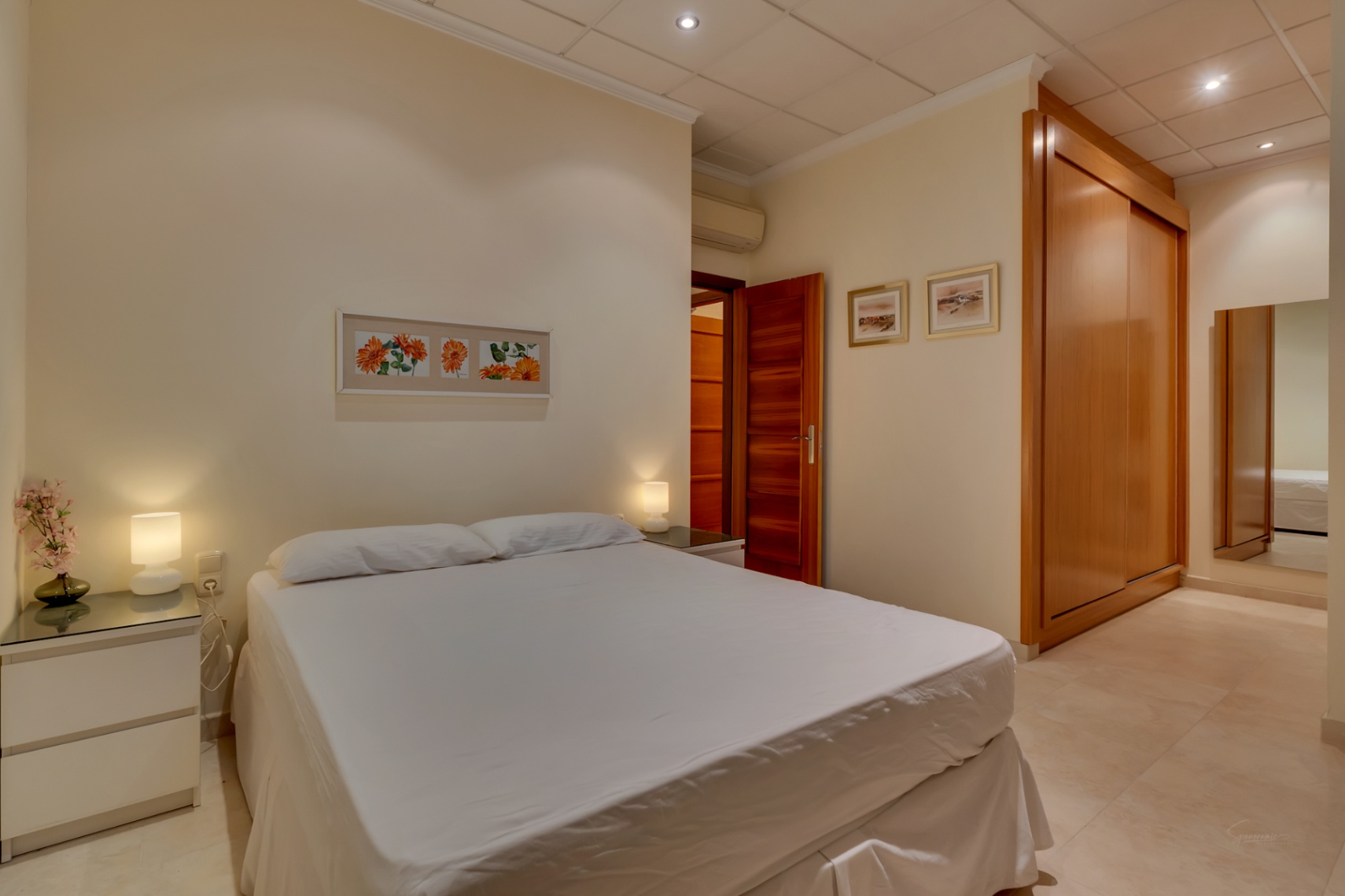 Vijf-kamerappartement met grote tuin, gelegen in een geweldige buurt van Jávea.