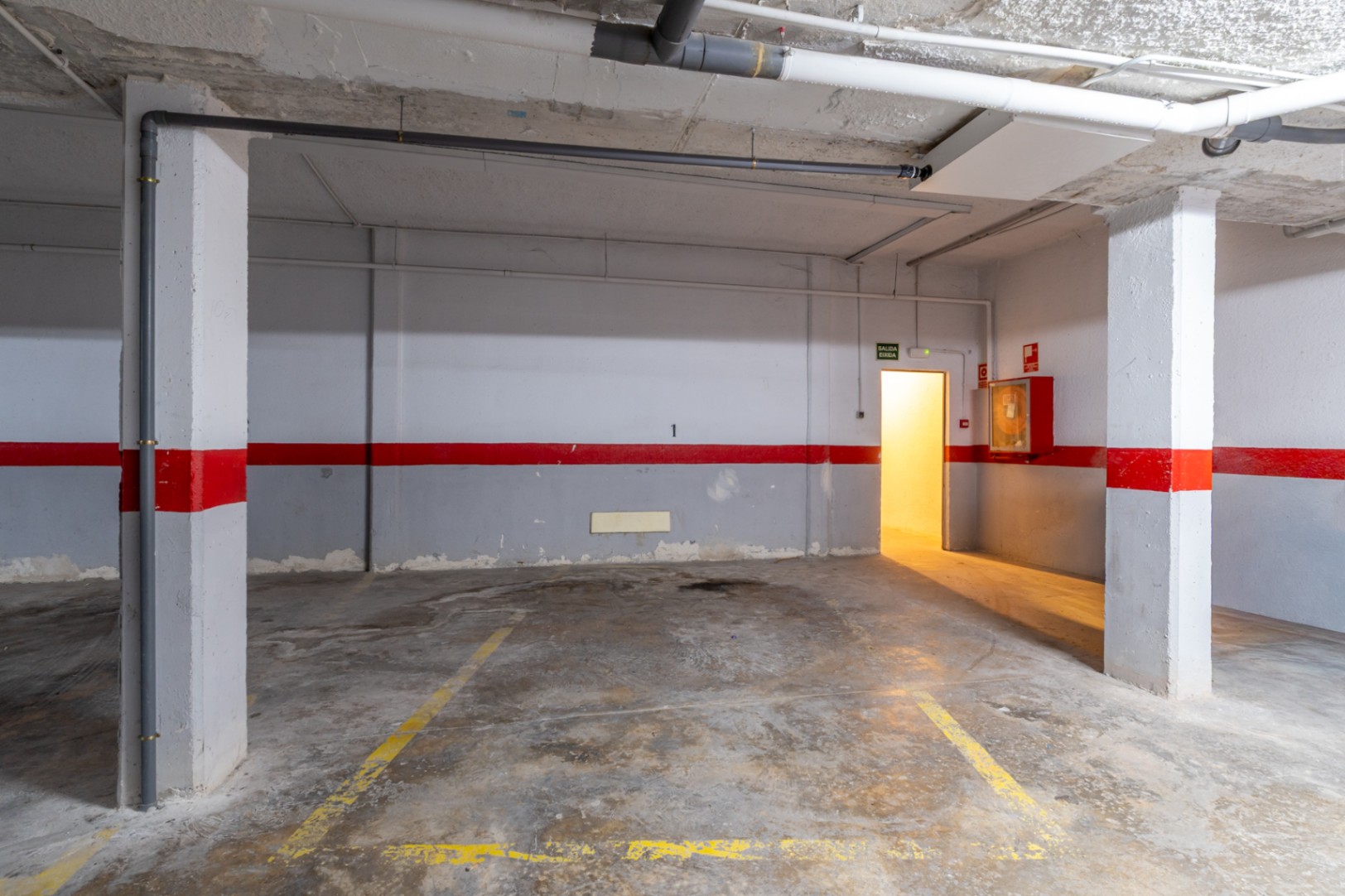 Vijf-kamerappartement met grote tuin, gelegen in een geweldige buurt van Jávea.