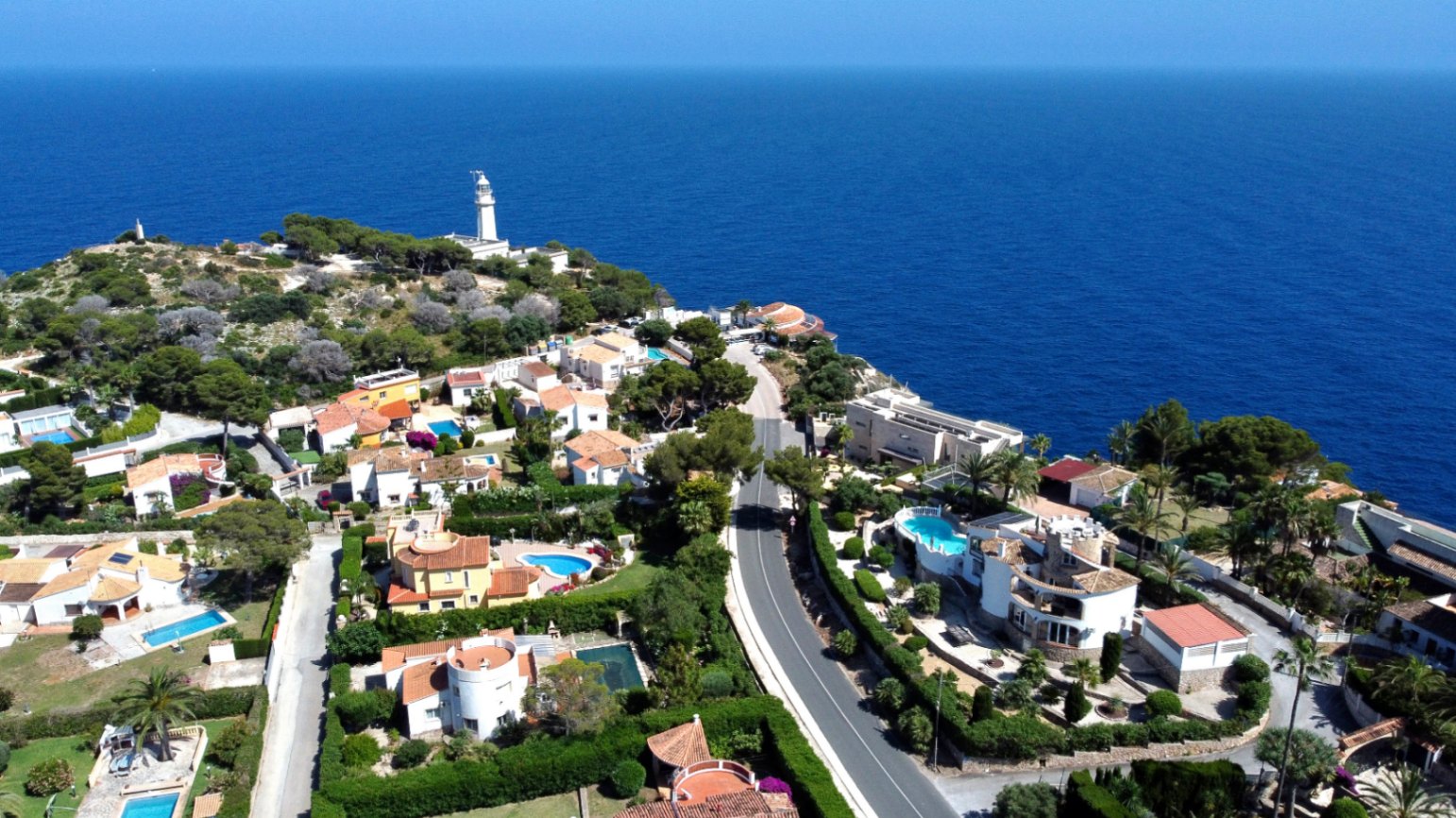 Exceptional property in an exclusive area with panoramic sea views.