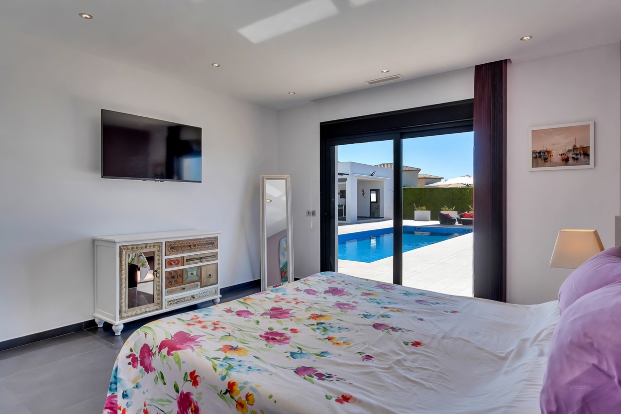 4870 - Exclusiva villa moderna con impresionantes vistas abiertas en una demandada zona de Jávea