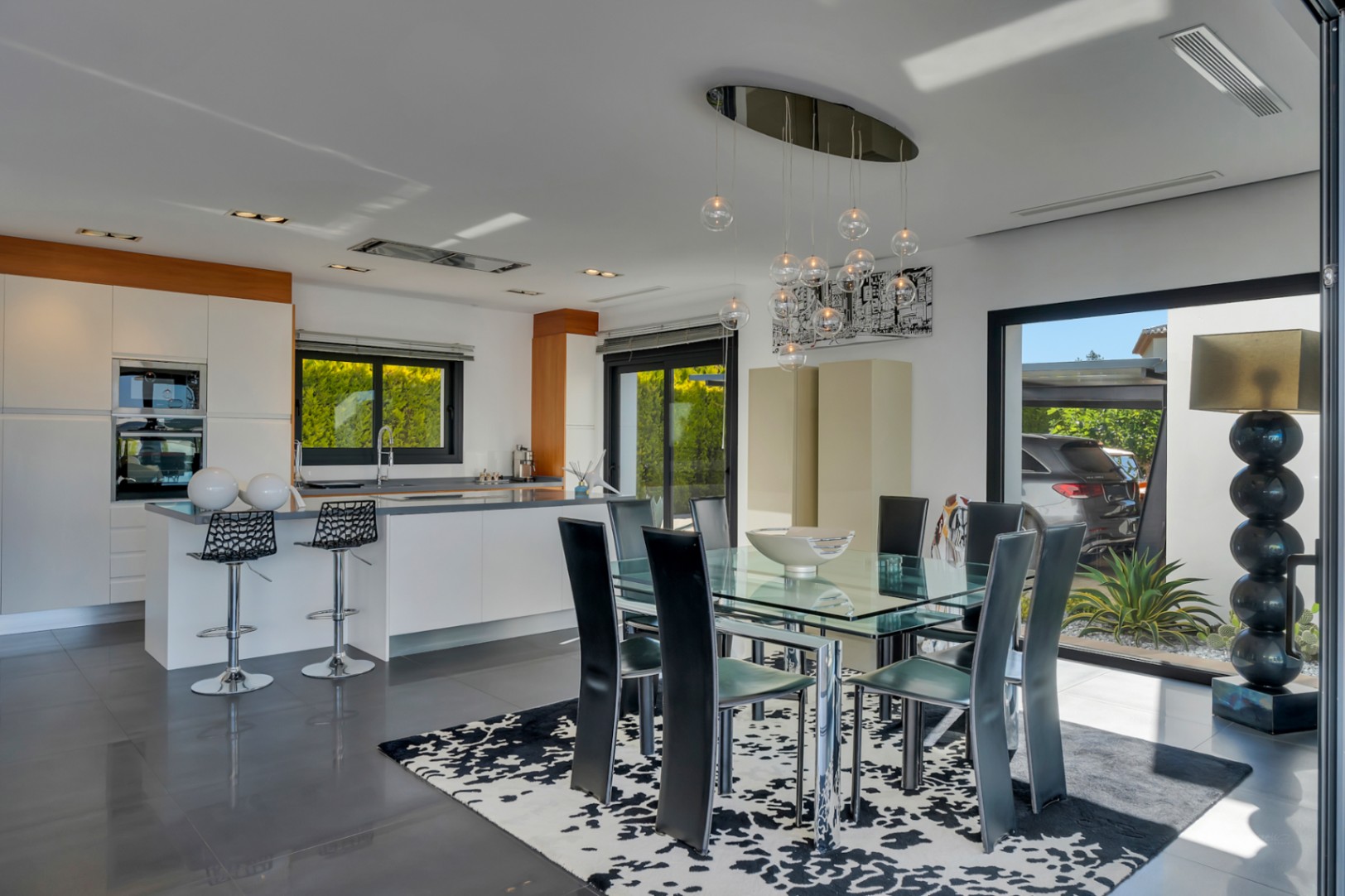 4870 - Exclusiva villa moderna con impresionantes vistas abiertas en una demandada zona de Jávea