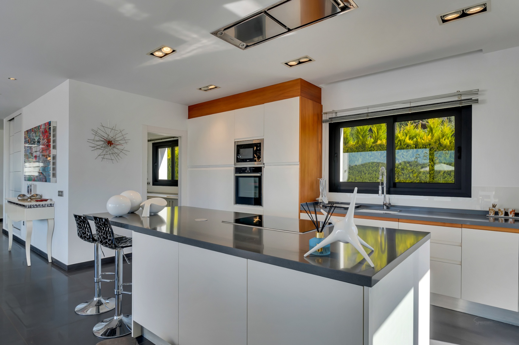 4870 - Exclusiva villa moderna con impresionantes vistas abiertas en una demandada zona de Jávea