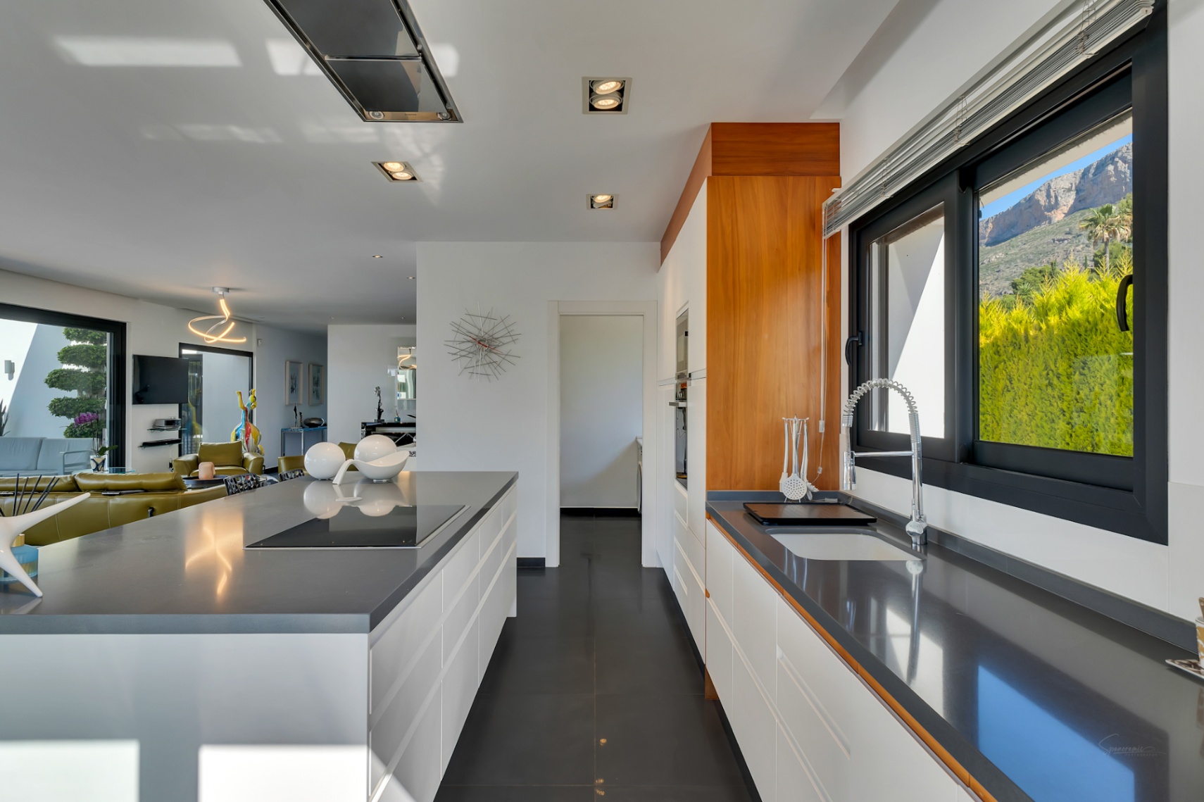 4870 - Exclusiva villa moderna con impresionantes vistas abiertas en una demandada zona de Jávea