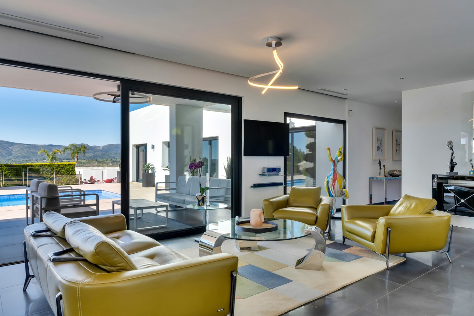 4870 - Exclusiva villa moderna con impresionantes vistas abiertas en una demandada zona de Jávea