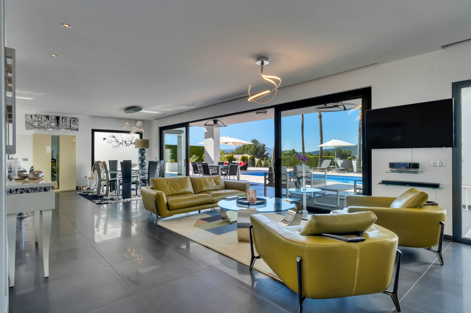 4870 - Exclusiva villa moderna con impresionantes vistas abiertas en una demandada zona de Jávea