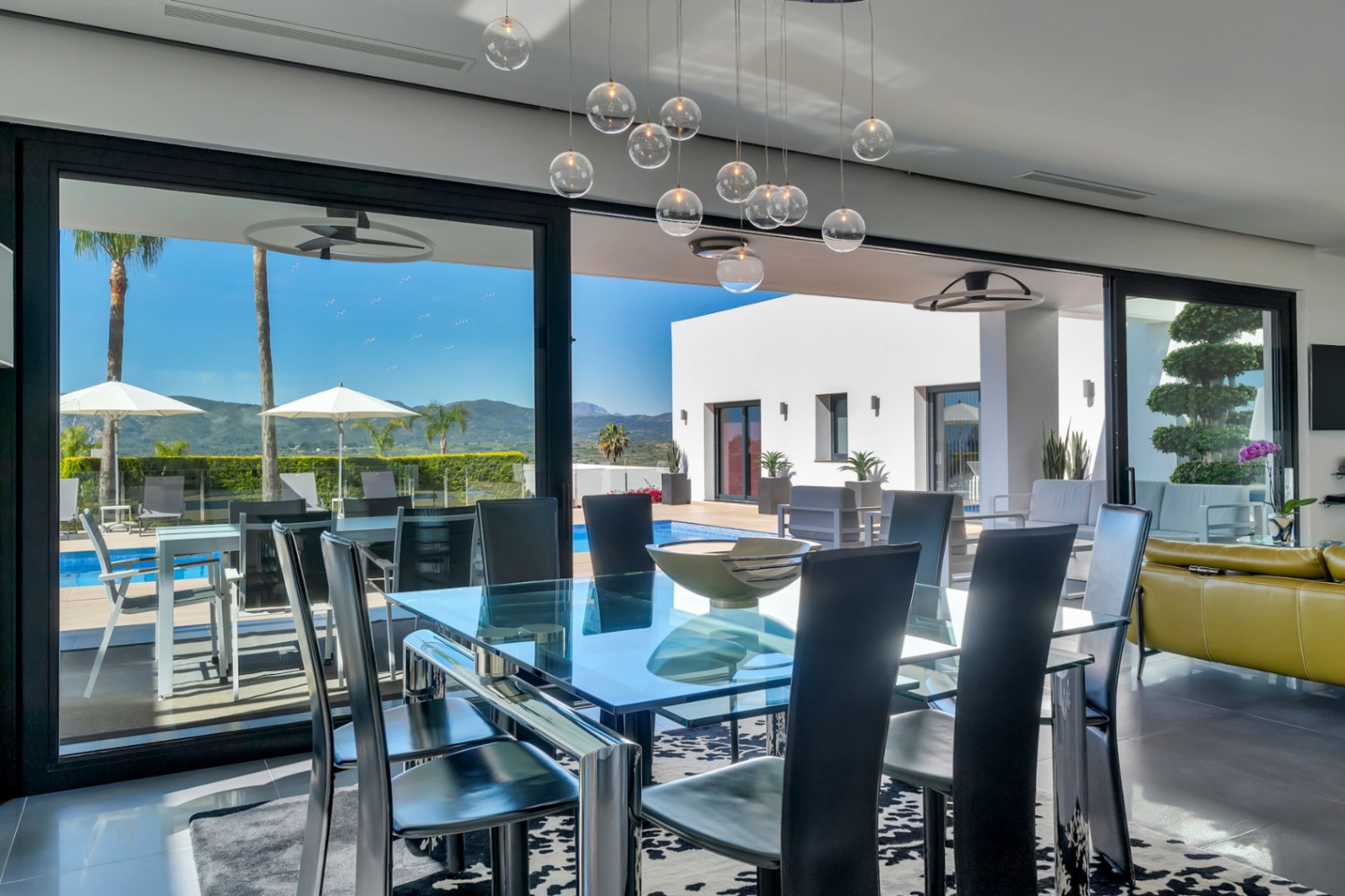 4870 - Exclusiva villa moderna con impresionantes vistas abiertas en una demandada zona de Jávea