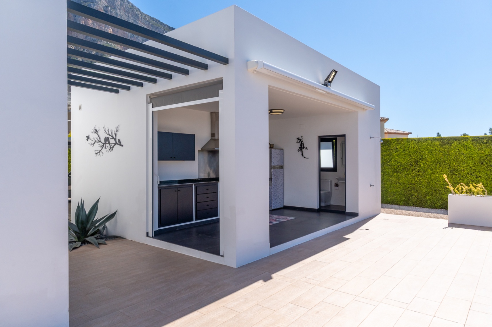 4870 - Exclusiva villa moderna con impresionantes vistas abiertas en una demandada zona de Jávea