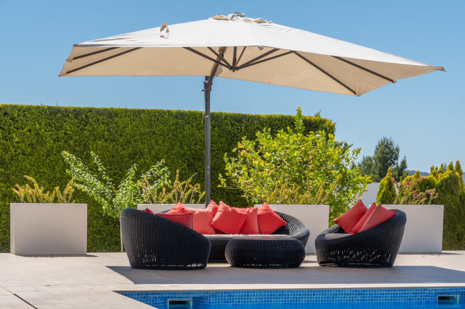 4870 - Exclusiva villa moderna con impresionantes vistas abiertas en una demandada zona de Jávea