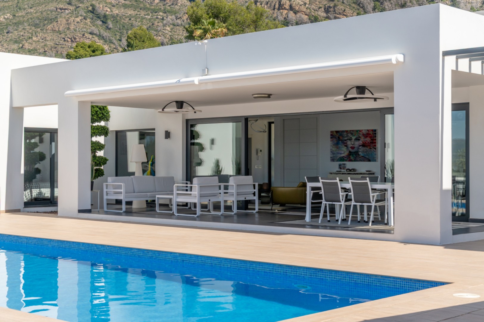 4870 - Exclusiva villa moderna con impresionantes vistas abiertas en una demandada zona de Jávea