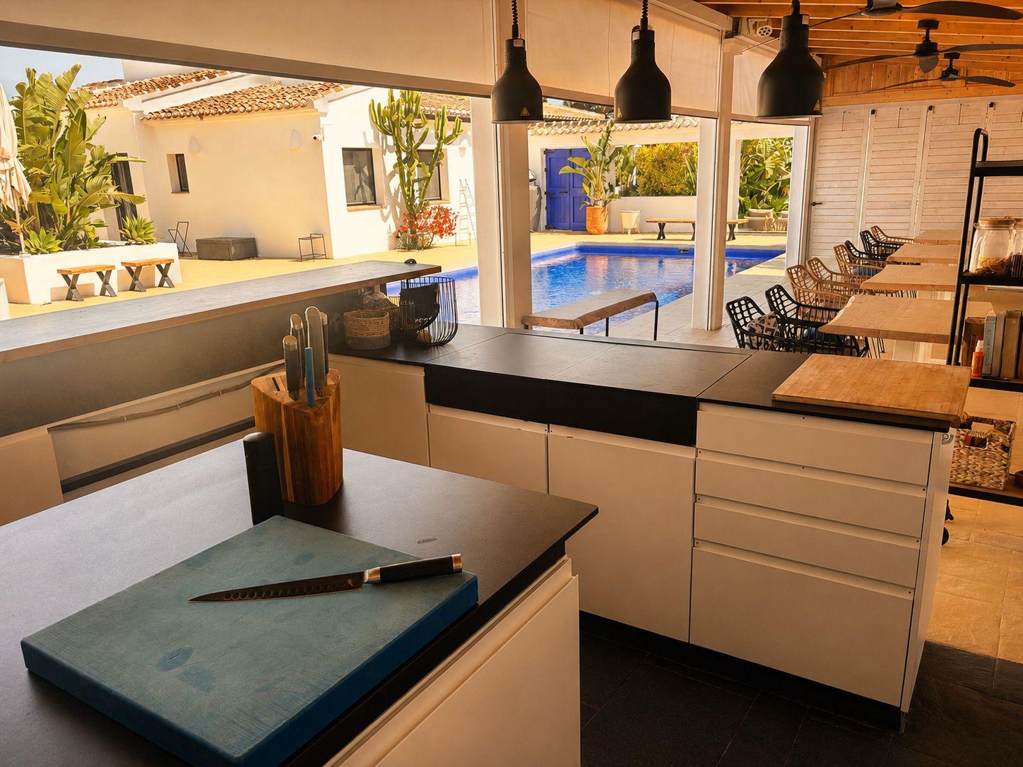 4812 - Villa reformada en la zona del montgo con casa independiente para invitados