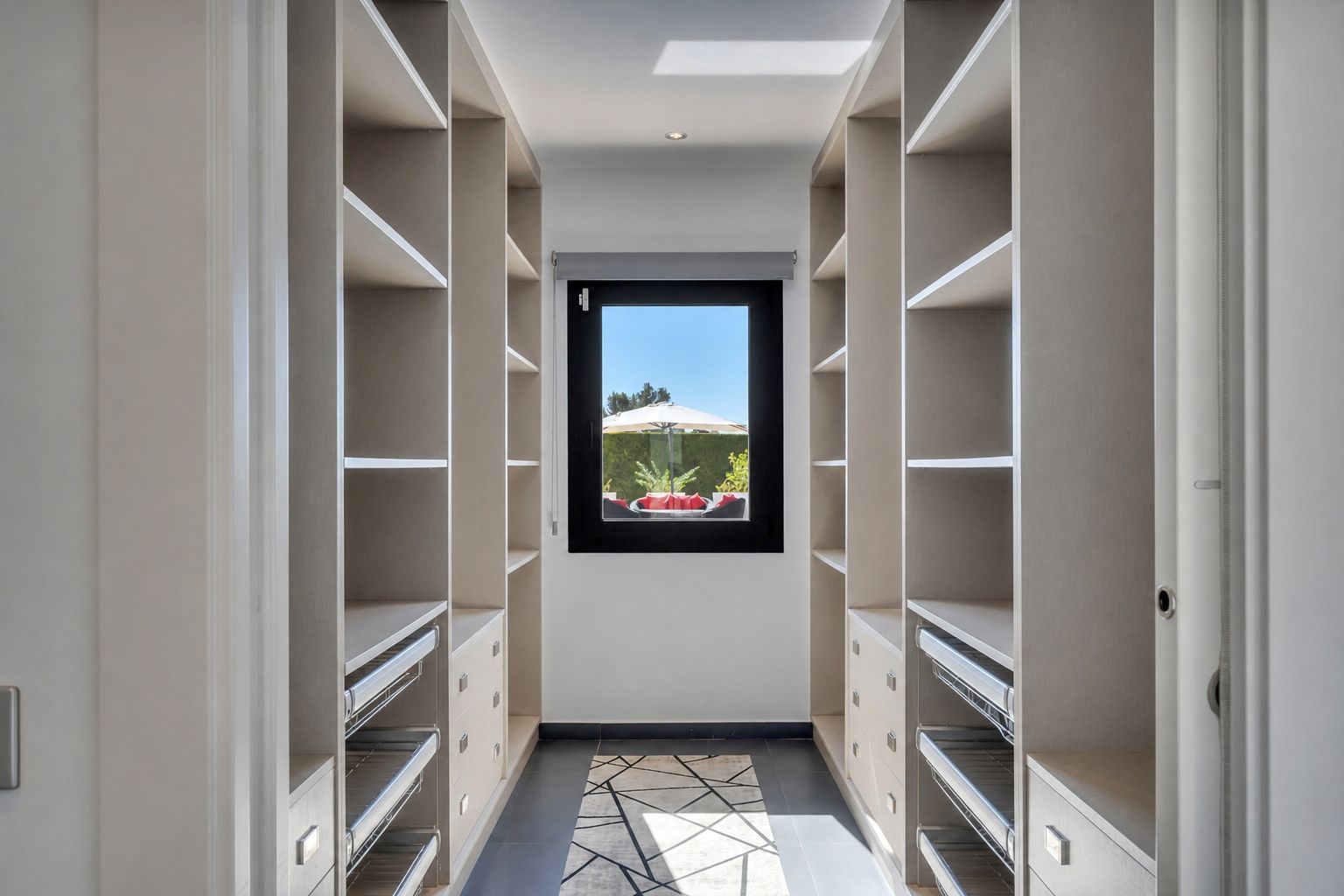 4870 - Exclusiva villa moderna con impresionantes vistas abiertas en una demandada zona de Jávea
