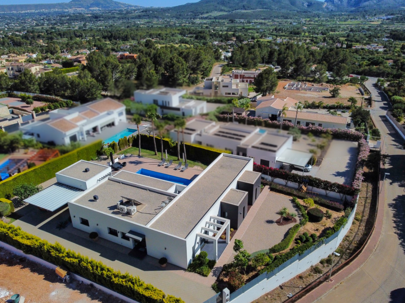 4870 - Exclusiva villa moderna con impresionantes vistas abiertas en una demandada zona de Jávea