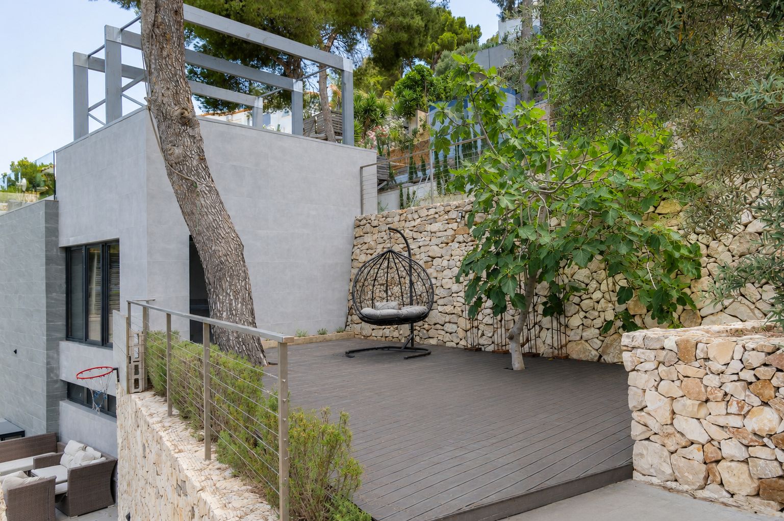 Impressionnante villa moderne située dans la prestigieuse urbanisation (TOSALET)