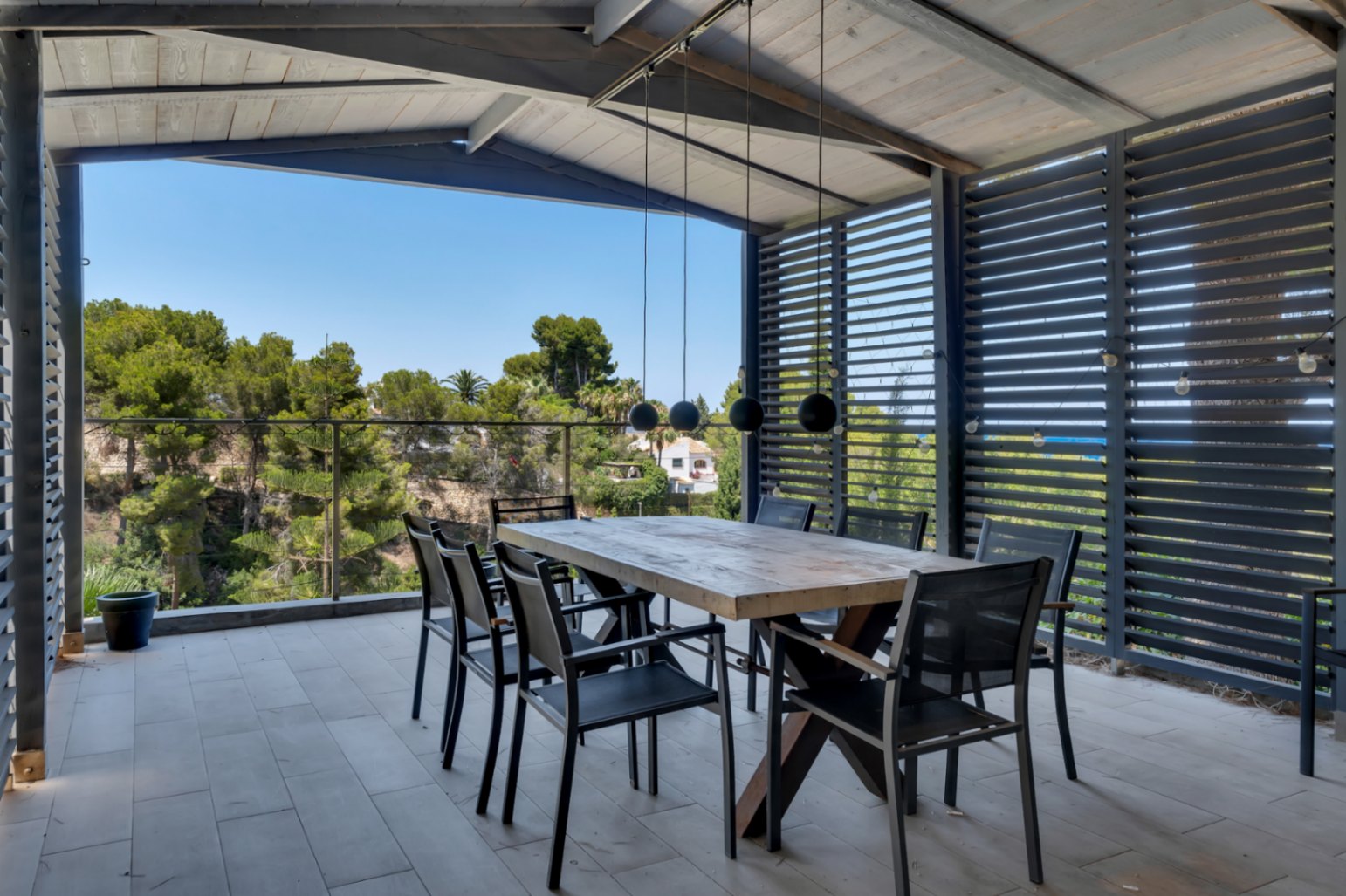 Impressionnante villa moderne située dans la prestigieuse urbanisation (TOSALET)