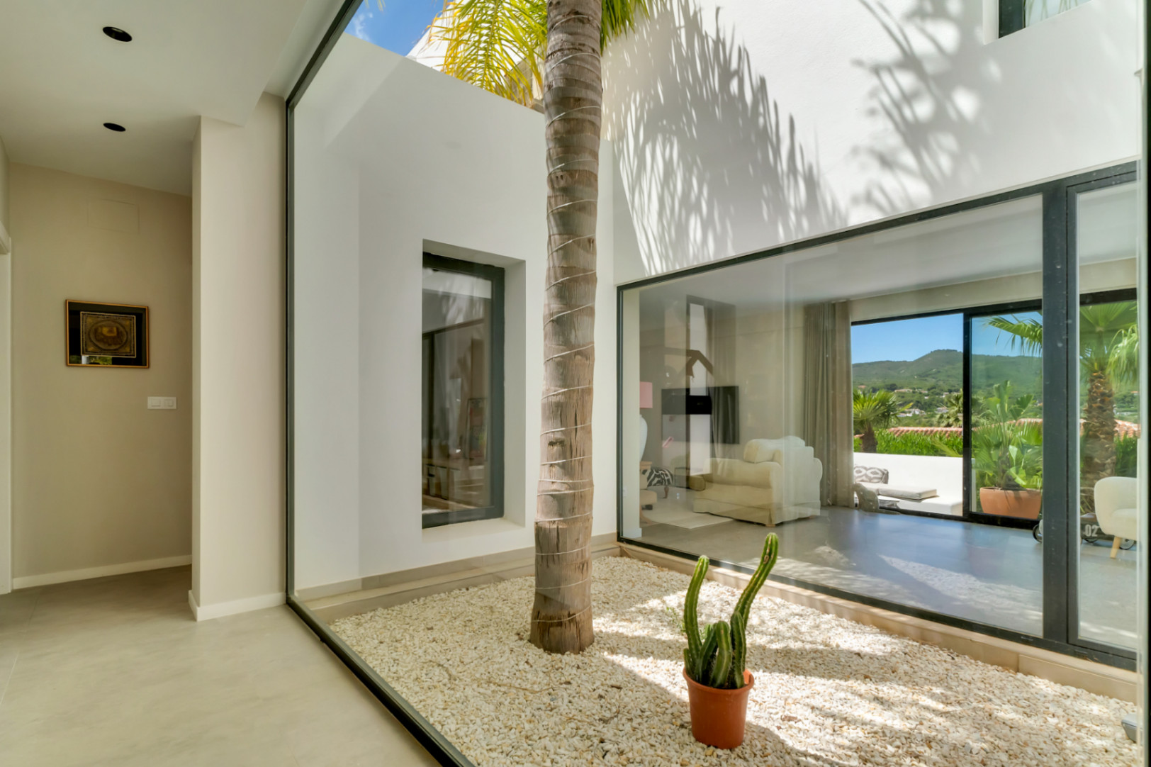 4893 - Eig property in einer begehrten Wohnanlage mit beeindruckendem Ausblick.