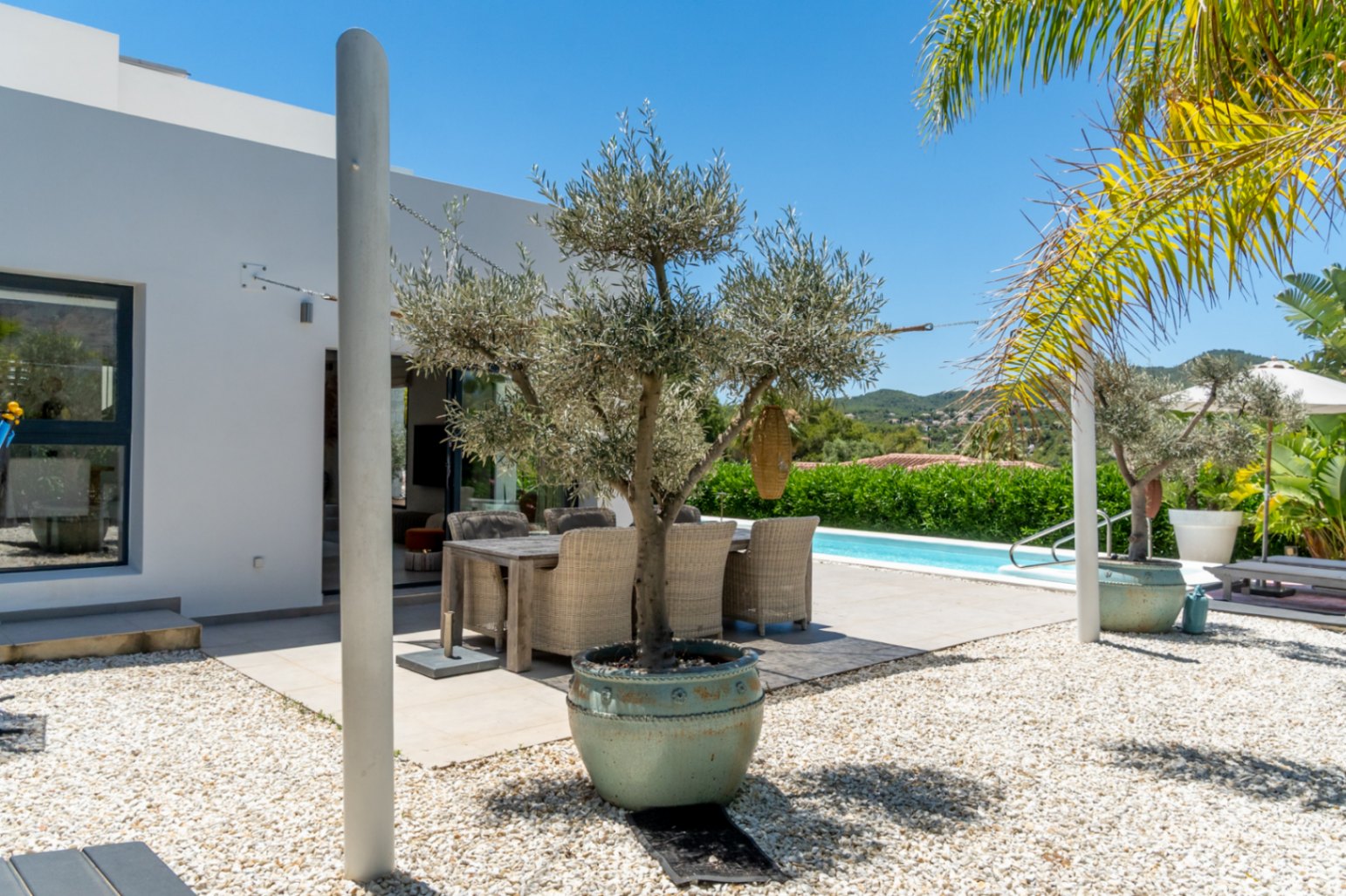 4893 - Eig property in einer begehrten Wohnanlage mit beeindruckendem Ausblick.