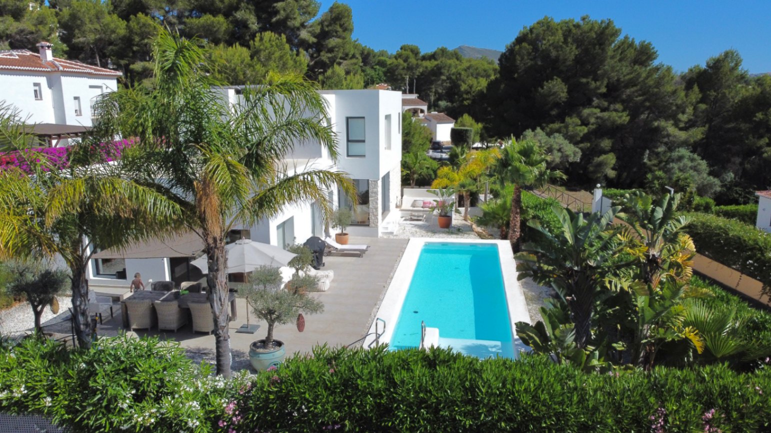 4893 - Eig property in einer begehrten Wohnanlage mit beeindruckendem Ausblick.