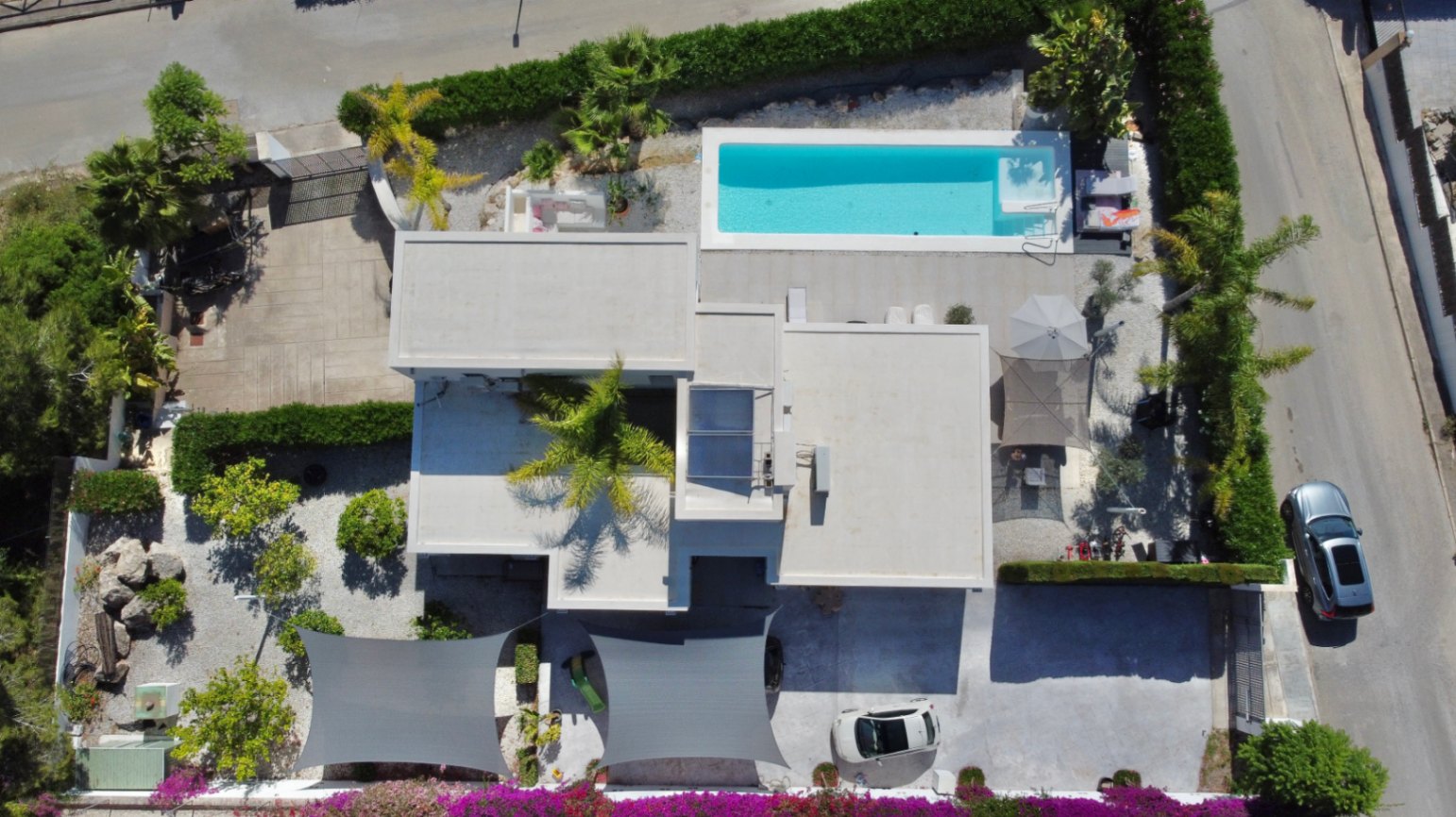 4893 - Eig property in einer begehrten Wohnanlage mit beeindruckendem Ausblick.