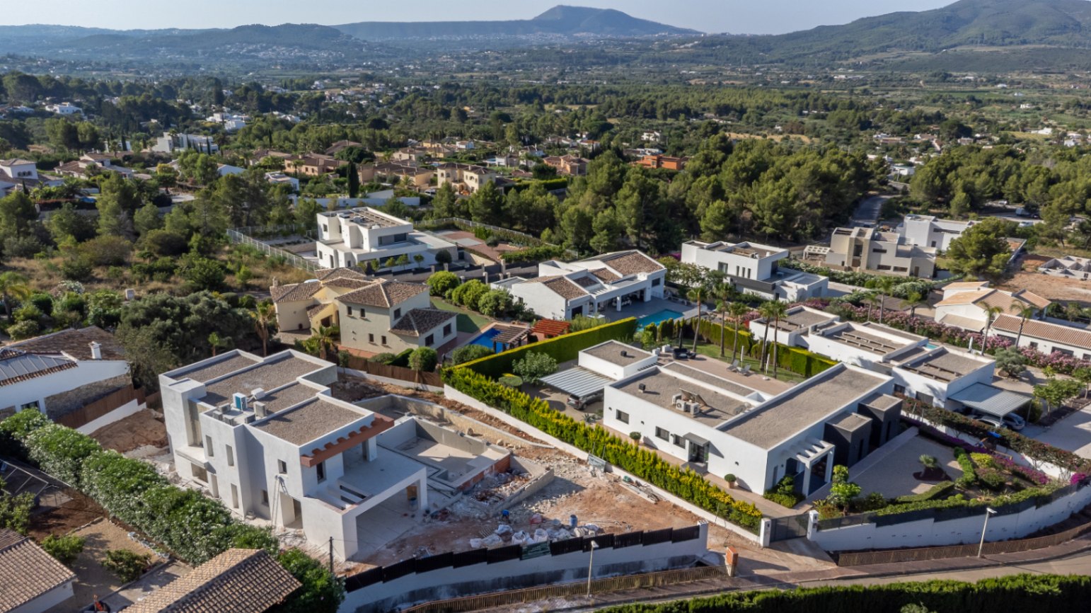 Espectacular y moderna villa en construccion en una demandada zona de Javea.