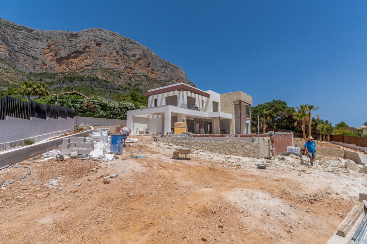 Espectacular y moderna villa en construccion en una demandada zona de Javea.