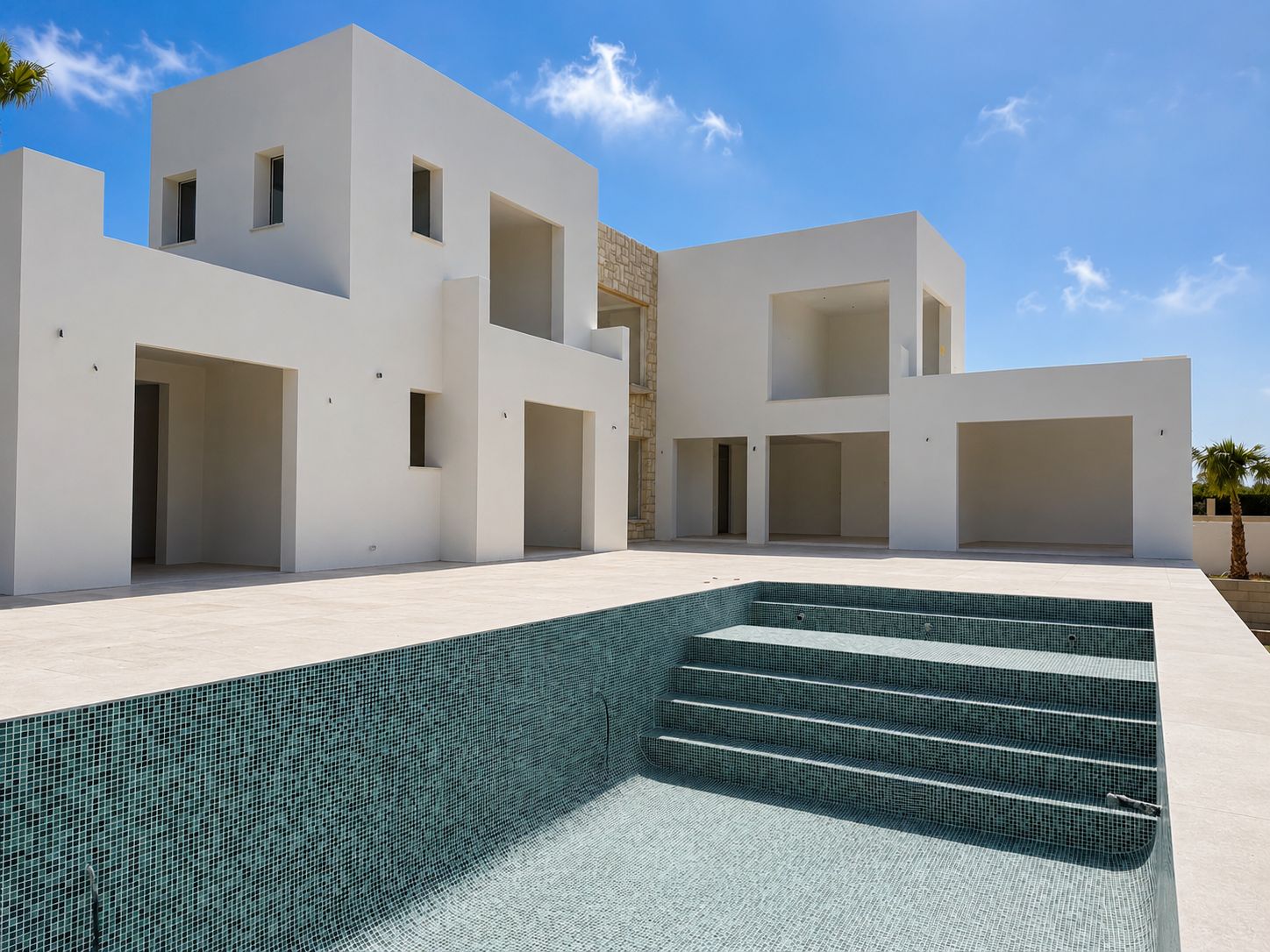 Exclusiva villa de nueva construcción con muebles incluidos con vistas panorámicas de Jávea y el Montgó.