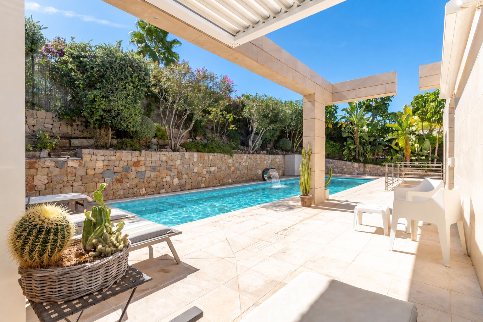 Villa de lujo en venta en Javea con 2 piscinas, vistas al montgo y buena orientación - Imagen 7