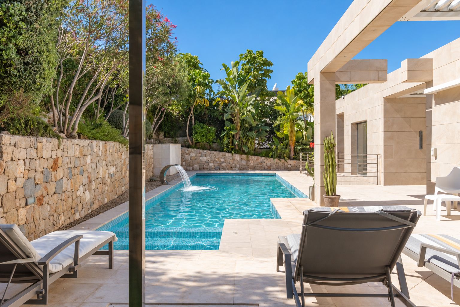 Villa de lujo en venta en Javea con 2 piscinas, vistas al montgo y buena orientación - Imagen 9