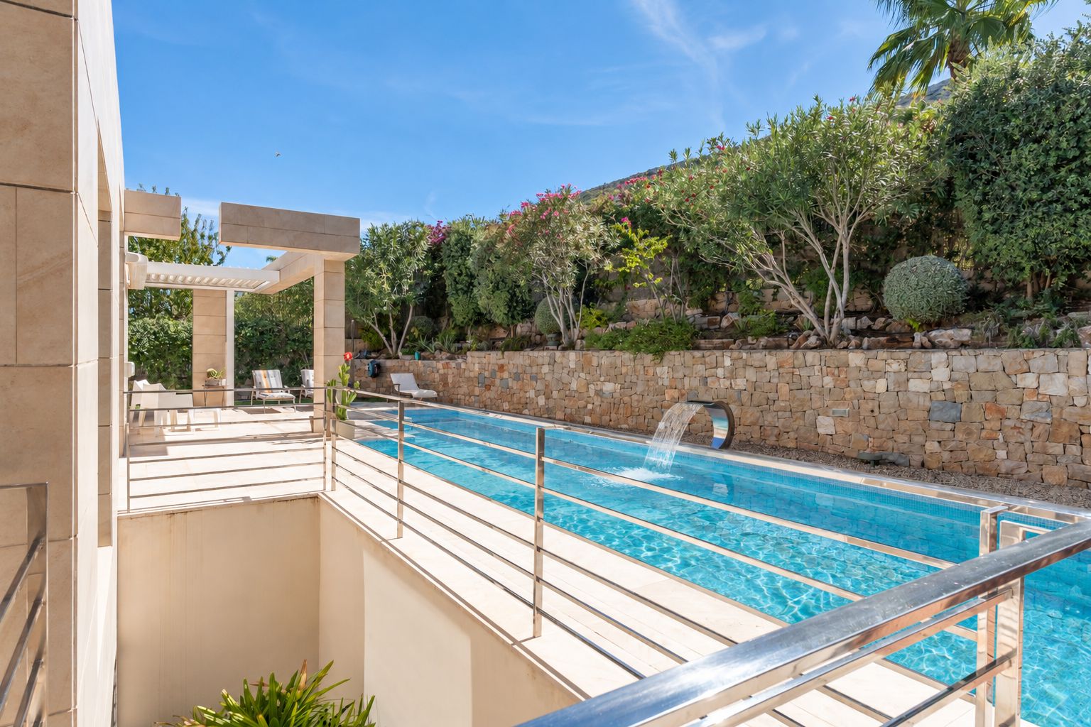 Villa de lujo en venta en Javea con 2 piscinas, vistas al montgo y buena orientación - Imagen 8