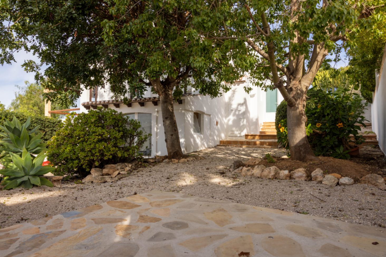Gerenoveerd huis te koop in Jávea met privézwembad, op 15 minuten lopen van het strand, in El Tosalet.