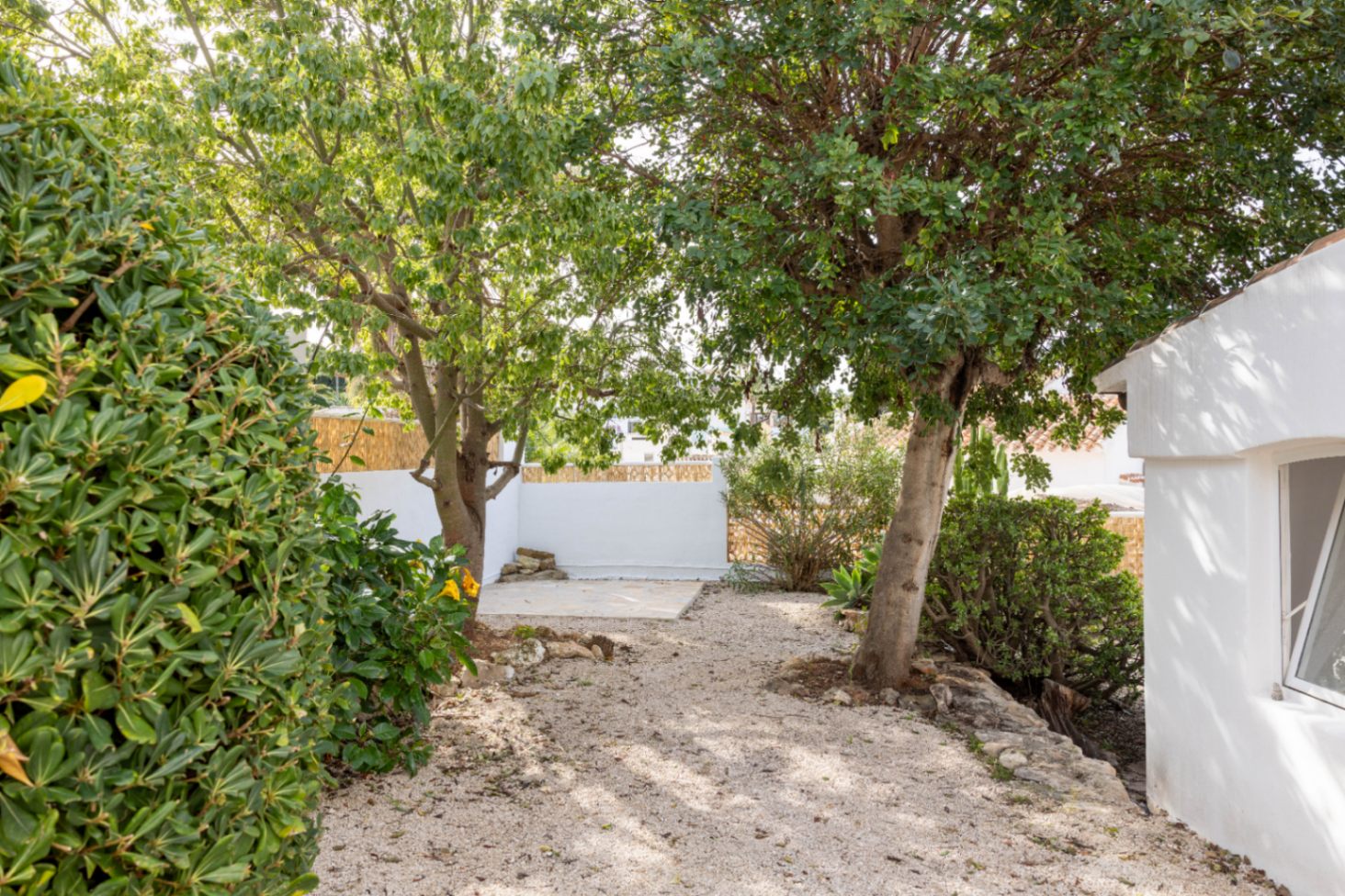 Gerenoveerd huis te koop in Jávea met privézwembad, op 15 minuten lopen van het strand, in El Tosalet.