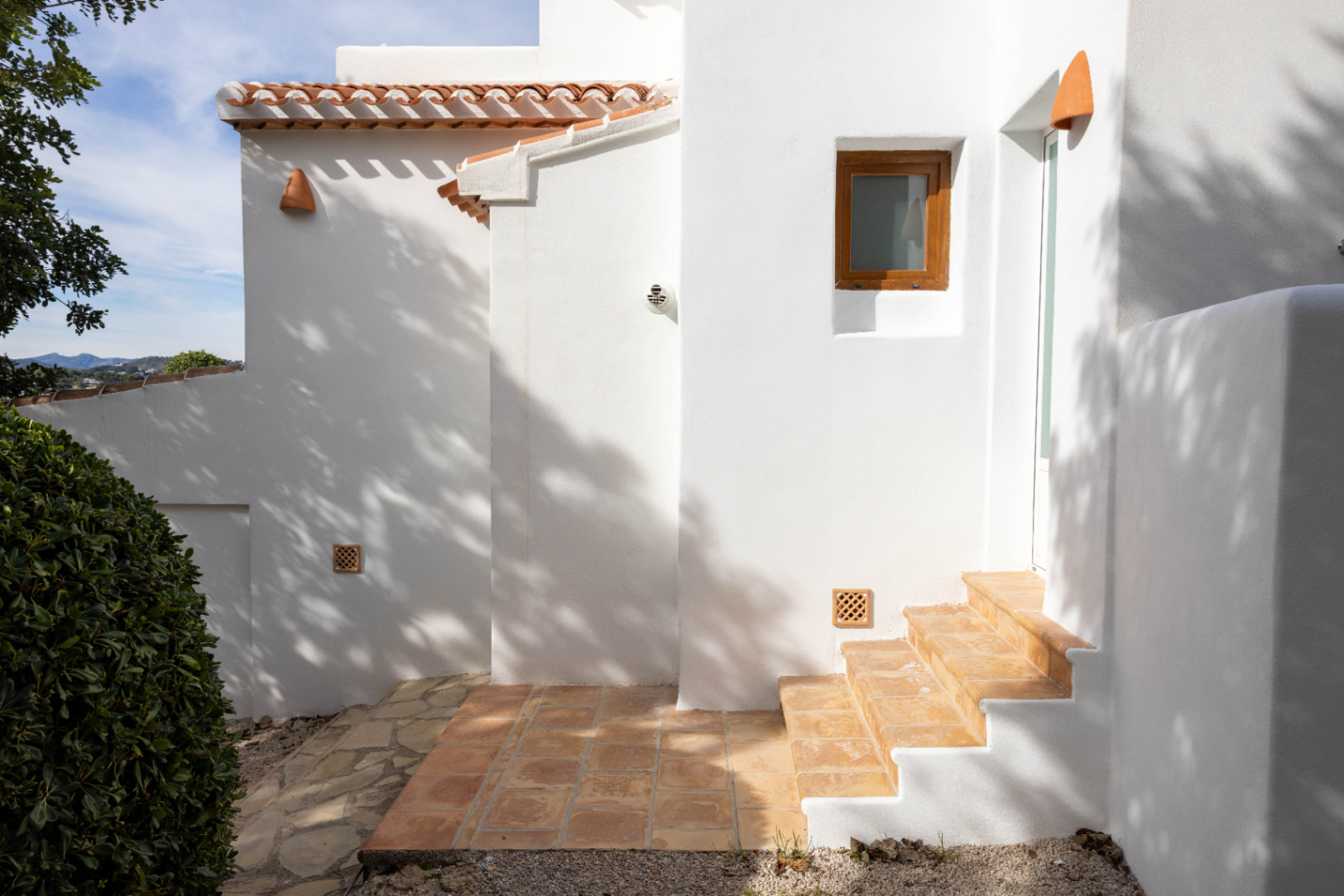 Gerenoveerd huis te koop in Jávea met privézwembad, op 15 minuten lopen van het strand, in El Tosalet.