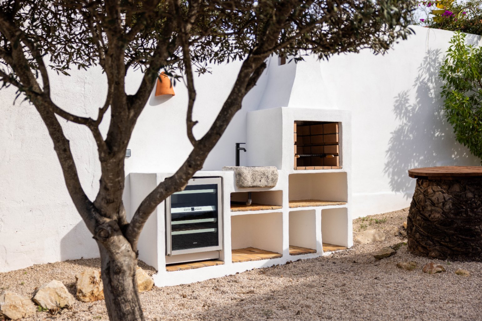 Gerenoveerd huis te koop in Jávea met privézwembad, op 15 minuten lopen van het strand, in El Tosalet.