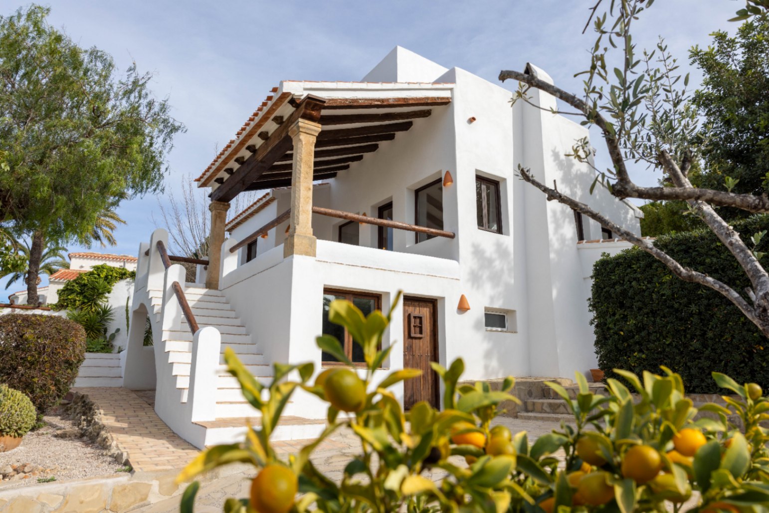 Gerenoveerd huis te koop in Jávea met privézwembad, op 15 minuten lopen van het strand, in El Tosalet.