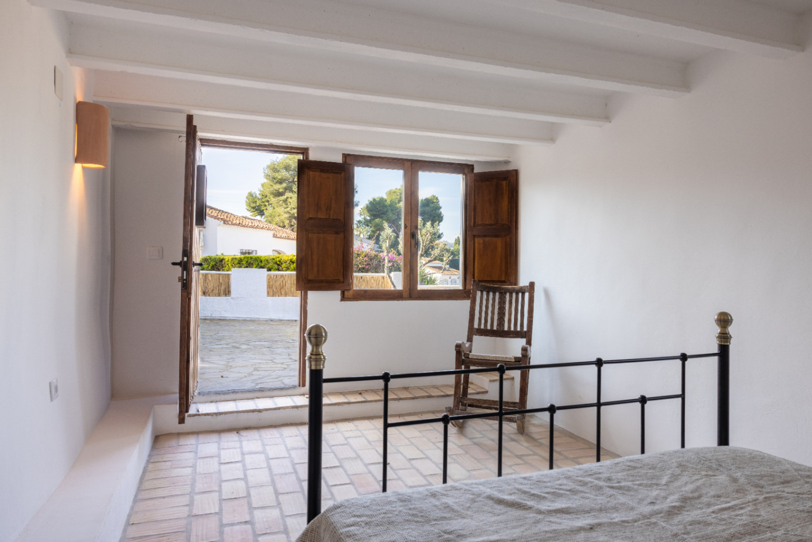 Gerenoveerd huis te koop in Jávea met privézwembad, op 15 minuten lopen van het strand, in El Tosalet.