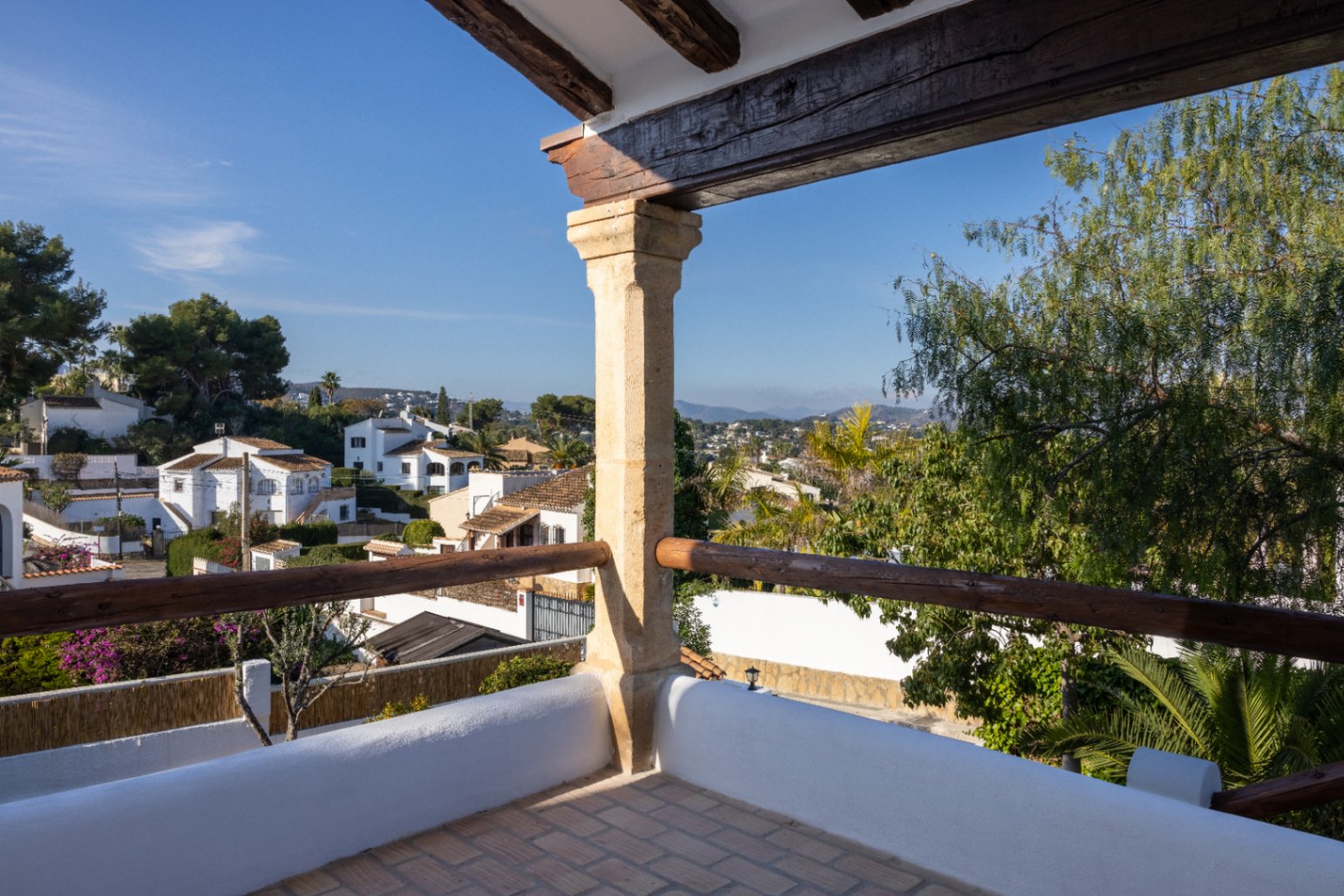 Gerenoveerd huis te koop in Jávea met privézwembad, op 15 minuten lopen van het strand, in El Tosalet.