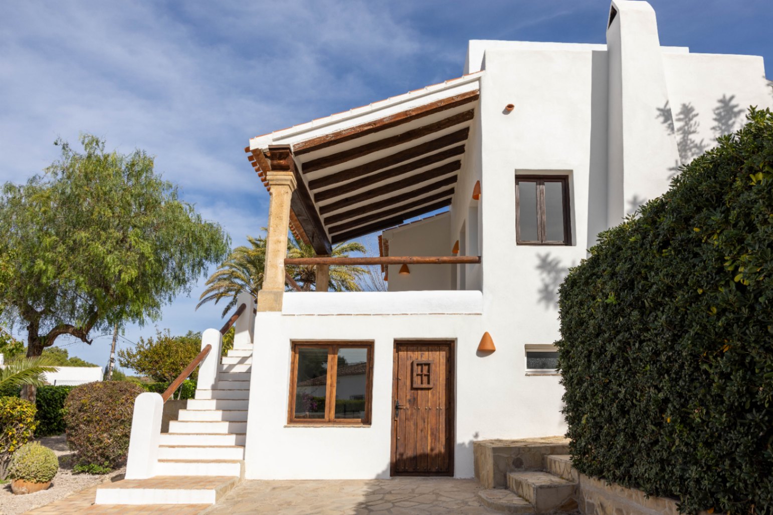 Gerenoveerd huis te koop in Jávea met privézwembad, op 15 minuten lopen van het strand, in El Tosalet.