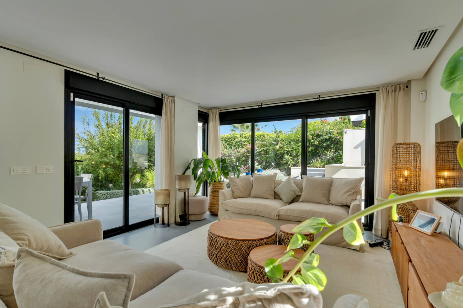 Moderne Villa zu verkaufen in Jávea in einer exklusiven Gegend.