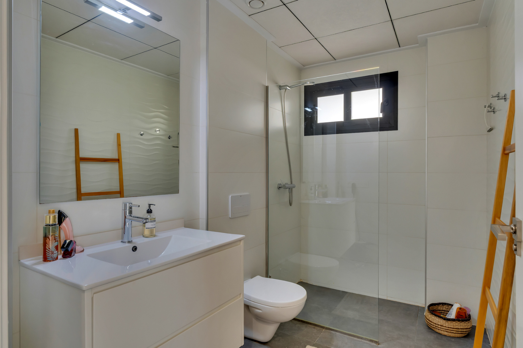 Moderne Villa zu verkaufen in Jávea in einer exklusiven Gegend.