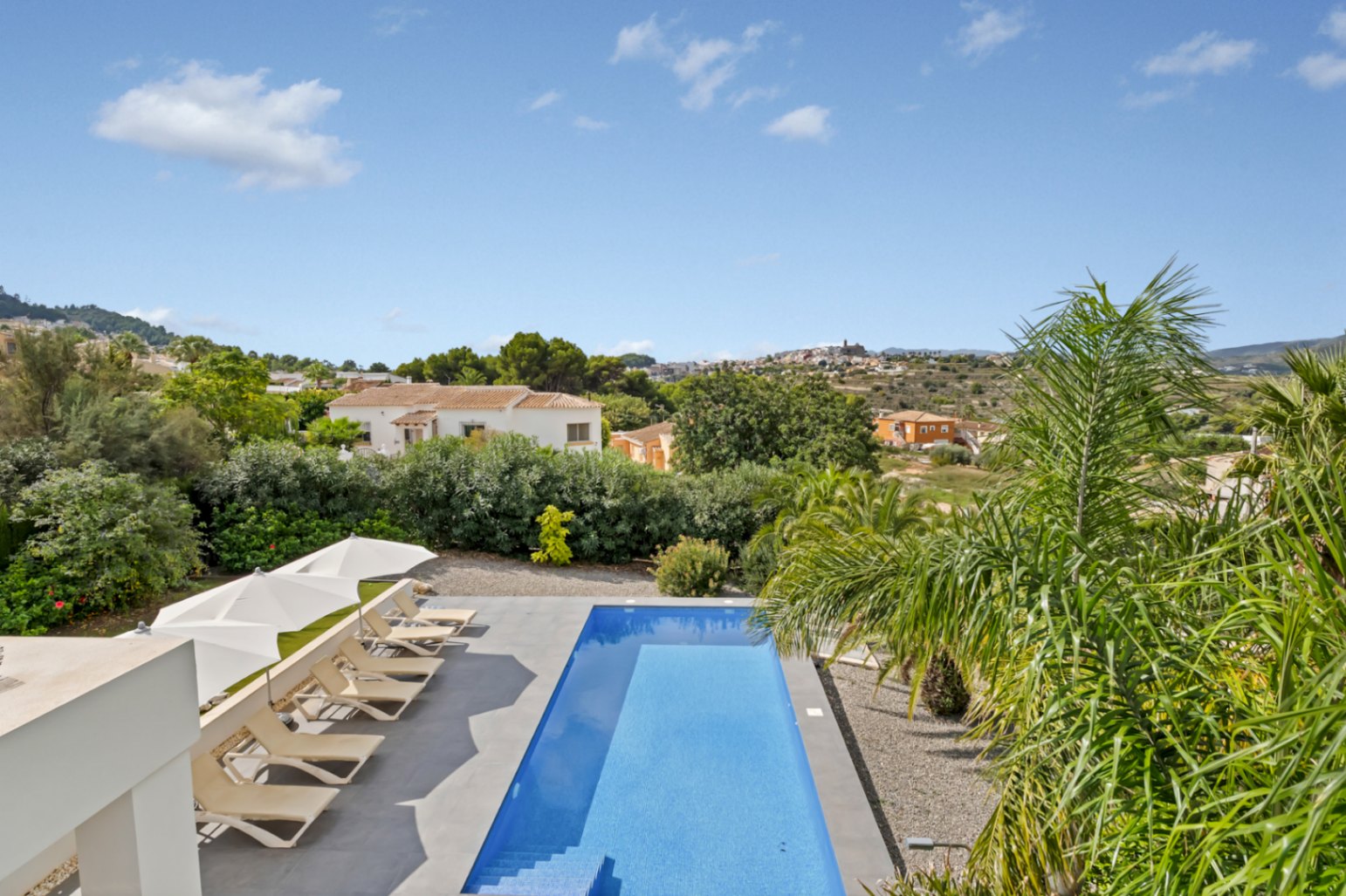 Moderne Villa zu verkaufen in Jávea in einer exklusiven Gegend.