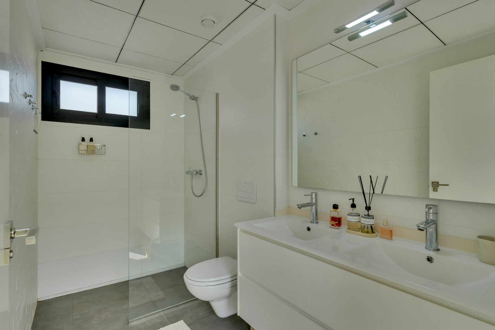 Moderne Villa zu verkaufen in Jávea in einer exklusiven Gegend.