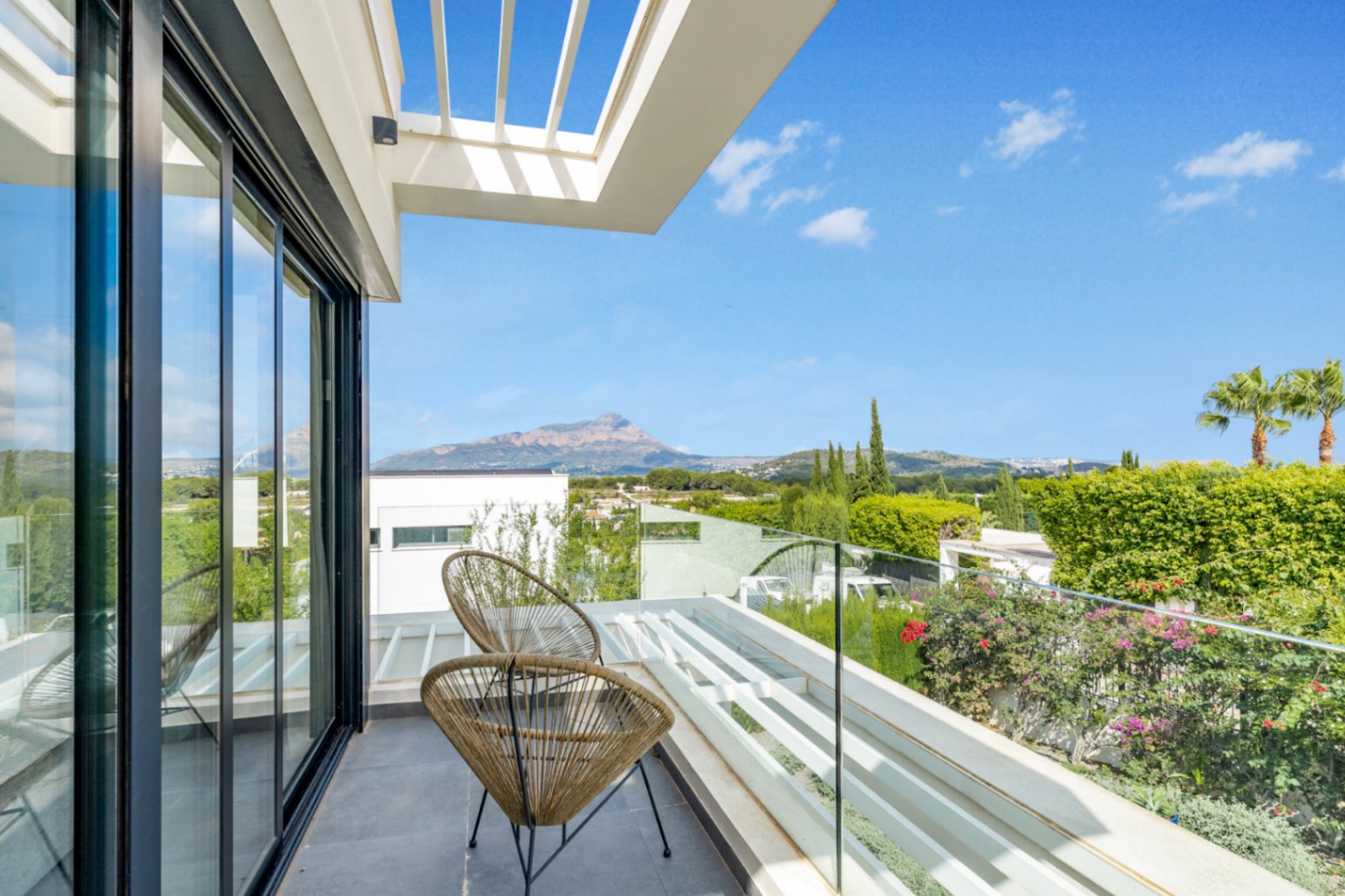 Moderne Villa zu verkaufen in Jávea in einer exklusiven Gegend.