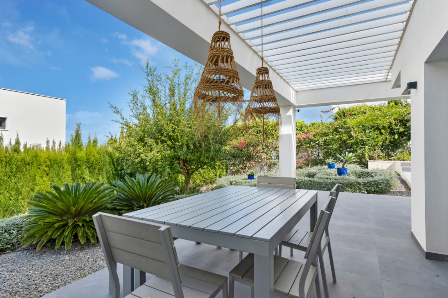 Moderne Villa zu verkaufen in Jávea in einer exklusiven Gegend.