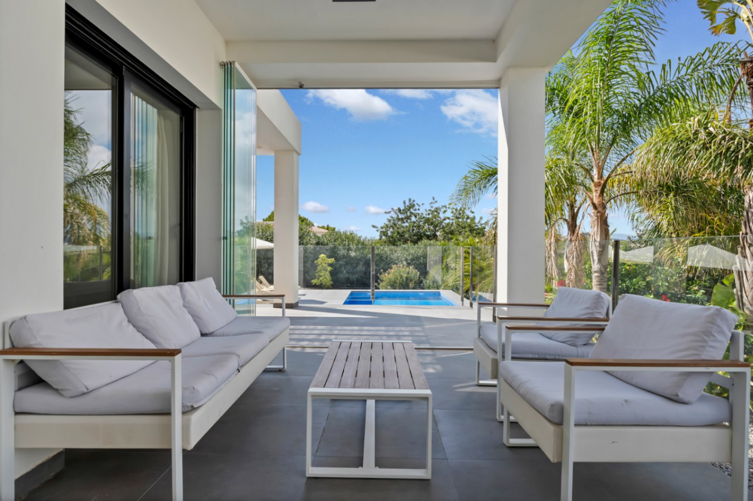 Moderne Villa zu verkaufen in Jávea in einer exklusiven Gegend.
