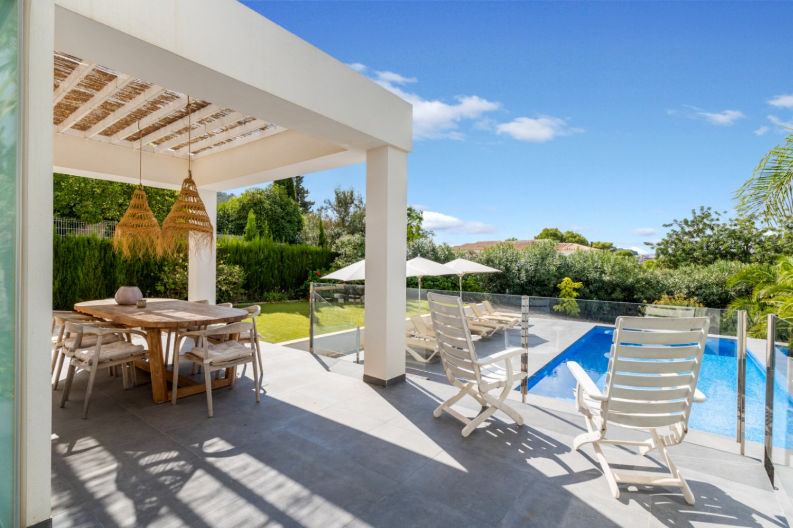 Moderne Villa zu verkaufen in Jávea in einer exklusiven Gegend.